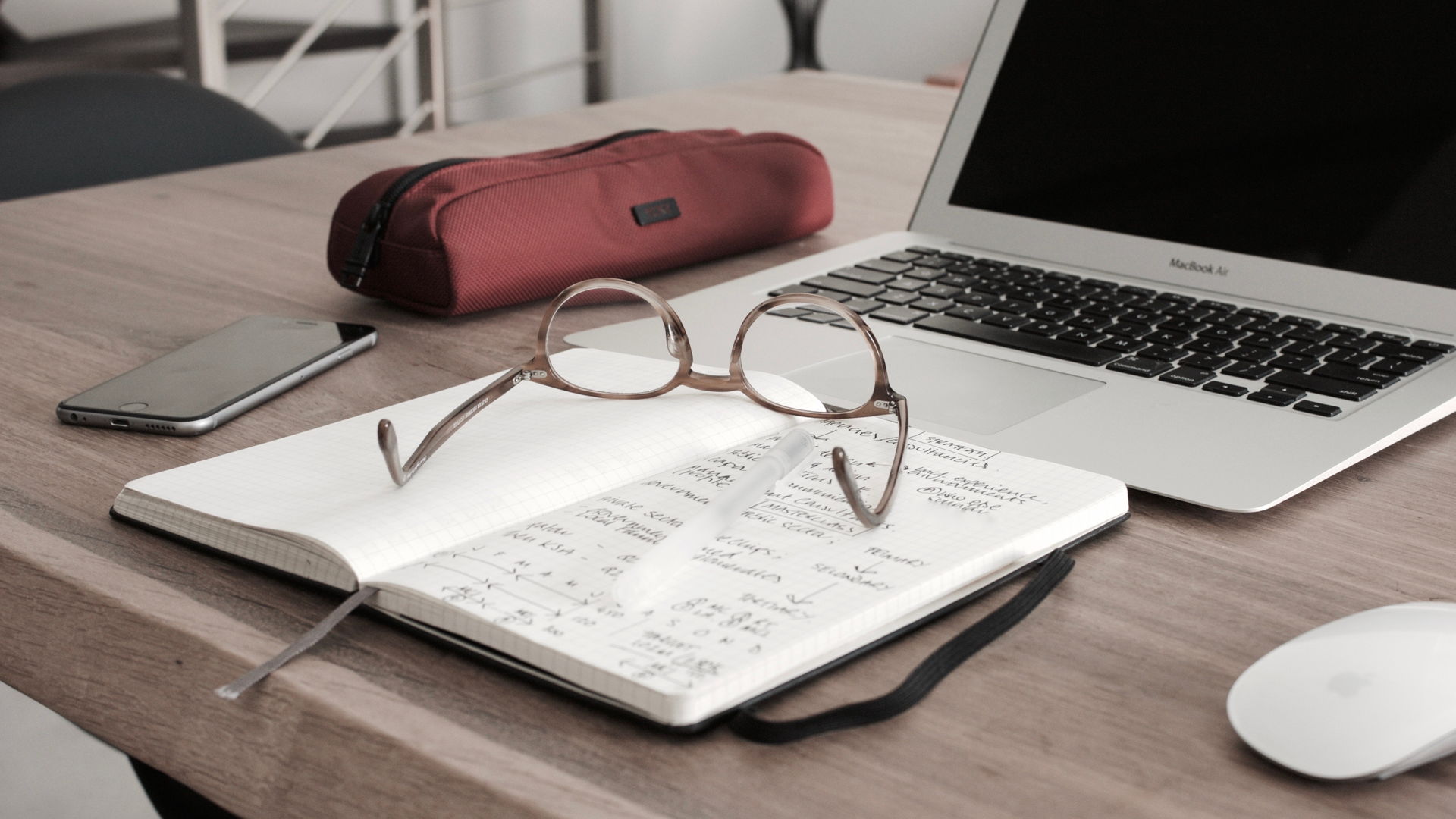 Unpacking the Pros and Cons of Cloud-Based Accounting in Modern Business