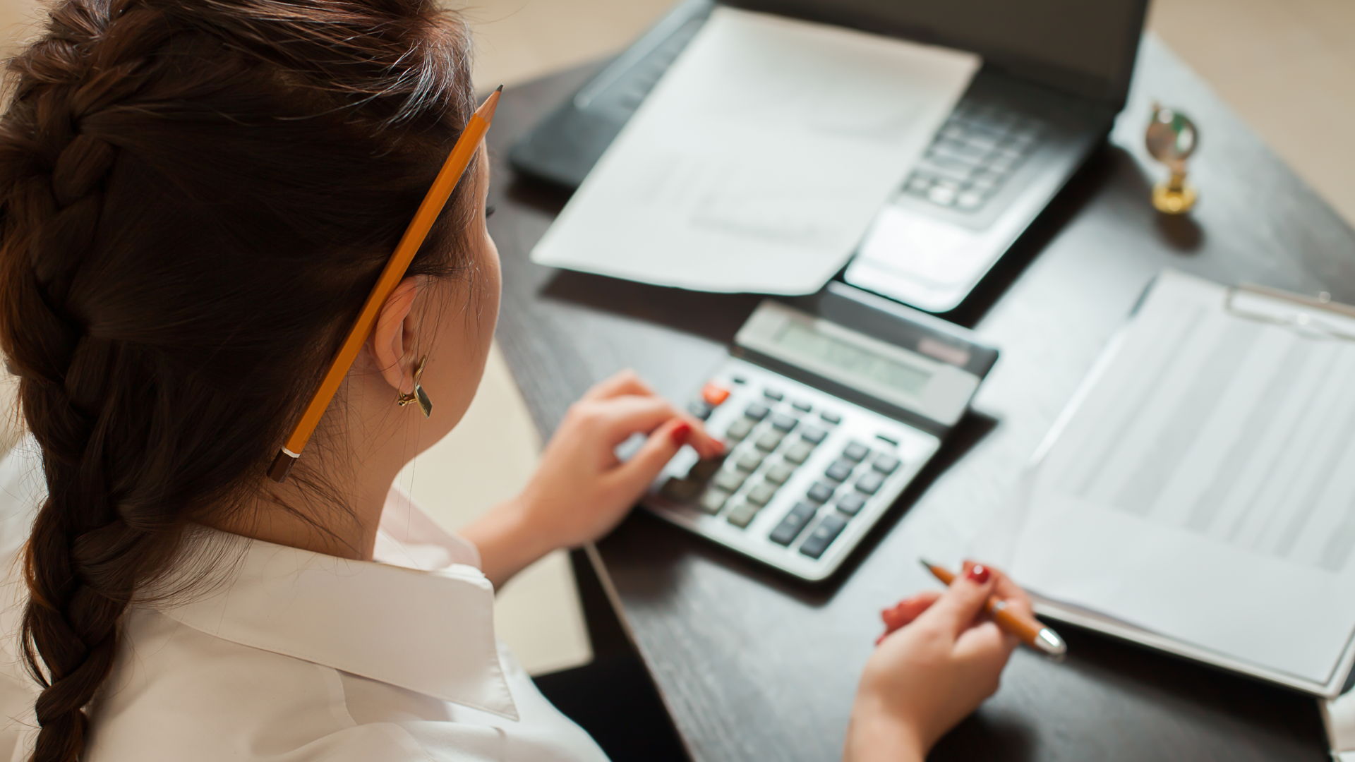 Key Signs Your Small Business Needs a Bookkeeper